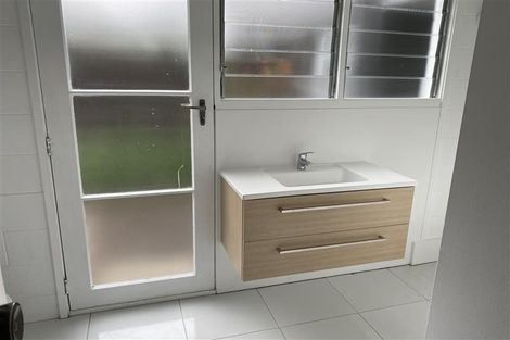 Photo of property in 2/50 Seaview Road, Castor Bay, Auckland, 0620