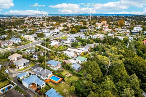 Photo of property in 40 Pupuke Road, Hillcrest, Auckland, 0627