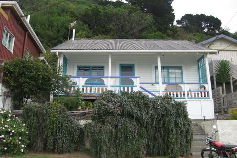 Photo of property in 270 Queens Drive, Lyall Bay, Wellington, 6022