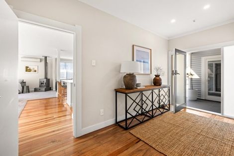 Photo of property in 8 Emerald Hill, Havelock North, 4130