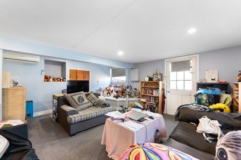 Photo of property in 49 Pupuke Road, Birkenhead, Auckland, 0627