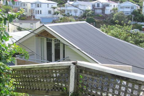 Photo of property in 1 Hadfield Terrace, Kelburn, Wellington, 6012