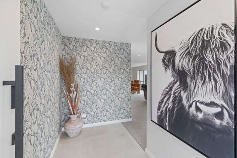 Photo of property in 1 Corsica Court, Fitzherbert, Palmerston North, 4410