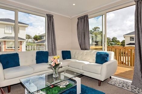 Photo of property in 11 Manatu Lane, Kelston, Auckland, 0602