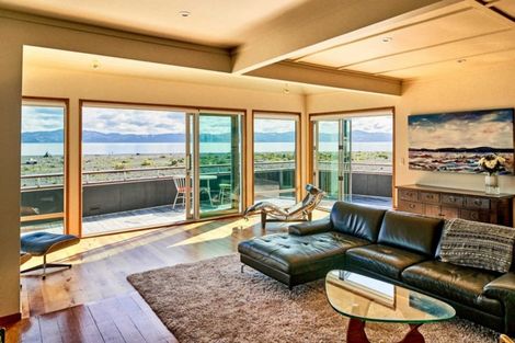 Photo of property in 42 Pukatea Street, Eastbourne, Lower Hutt, 5013