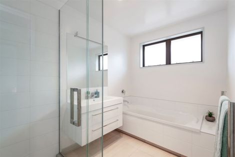 Photo of property in 27 Davaar Crescent, Broomfield, Christchurch, 8042