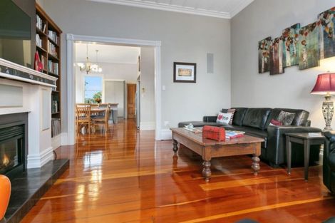 Photo of property in 20 Queen Street, Cambridge, 3434