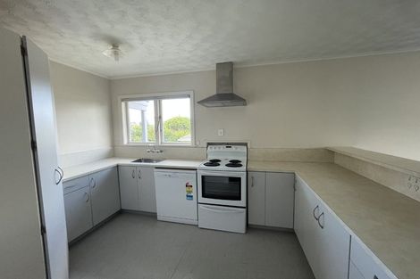 Photo of property in 98 Tirimoana Road, Te Atatu South, Auckland, 0602