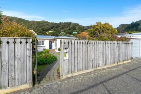 Photo of property in 389 Muritai Road, Eastbourne, Lower Hutt, 5013