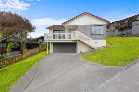 Photo of property in 18 Van Dyke Place, West Harbour, Auckland, 0618