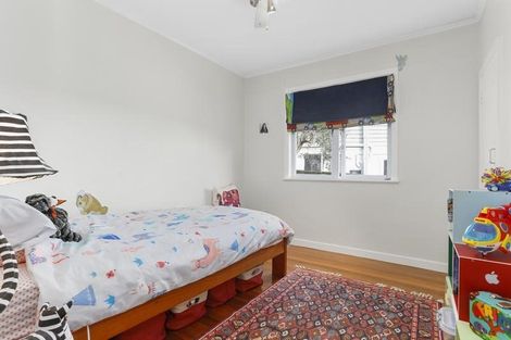 Photo of property in 23 Highland Avenue, Titirangi, Auckland, 0604