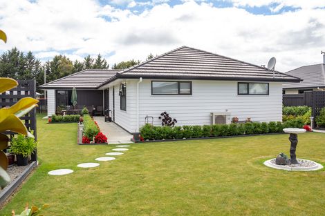 Photo of property in 15 Maple Grove, Kingston, Wellington, 6021