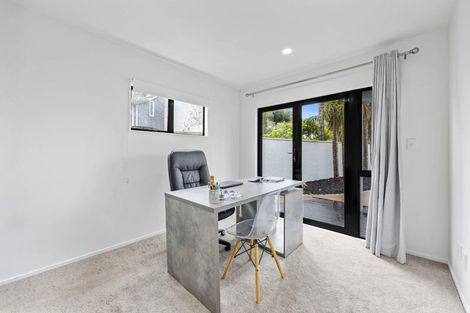 Photo of property in 2/4 Rogers Avenue, Eastern Beach, Auckland, 2012