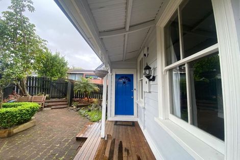 Photo of property in 2/8 Clare Place, Glenfield, Auckland, 0629
