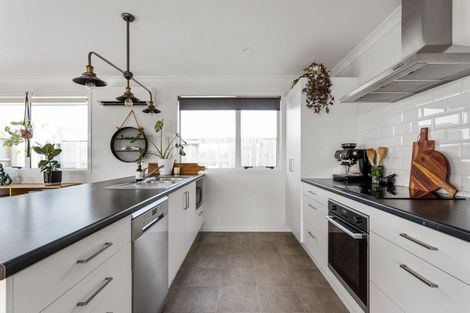 Photo of property in 19 Cupples Street, Papamoa Beach, Papamoa, 3118