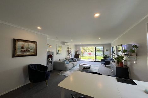 Photo of property in 10 Discovery Place, Marfell, New Plymouth, 4310
