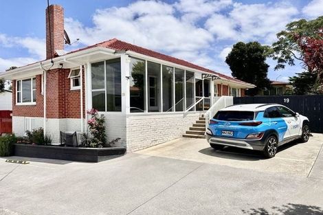Photo of property in 19 Fairlea Road, Te Atatu South, Auckland, 0610