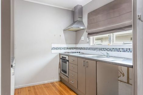 Photo of property in 15 Paton Avenue, Te Atatu South, Auckland, 0610