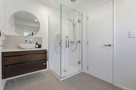 Photo of property in 2/11 Seaview Road, Castor Bay, Auckland, 0620