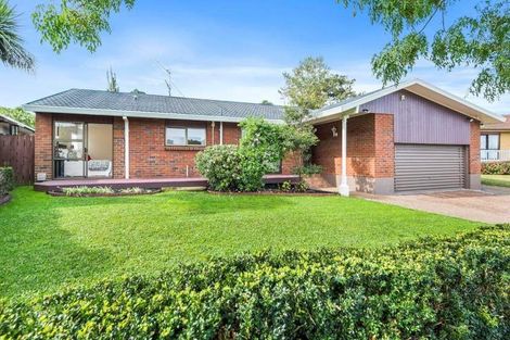 Photo of property in 17 Voltaire Court, Botany Downs, Auckland, 2010