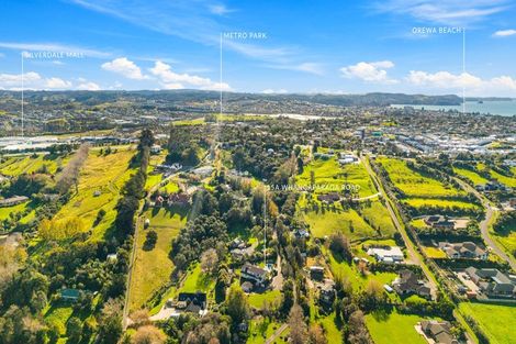 Photo of property in 15a Whangaparaoa Road, Red Beach, 0932