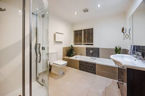 Photo of property in 3 Willowgrange Place, Pukekohe, 2120