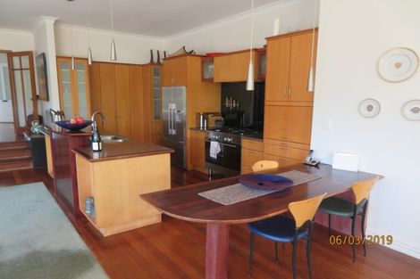 Photo of property in 32 Marine Parade, Mellons Bay, Auckland, 2014