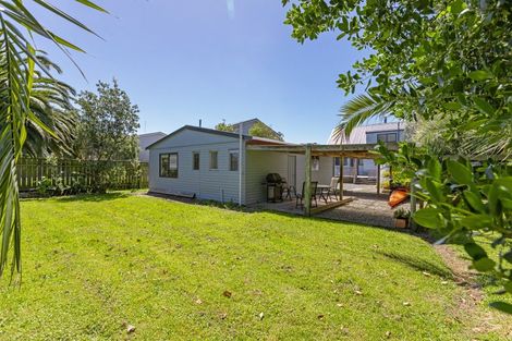 Photo of property in 112 Blue Pacific Parade, Riversdale Beach, Masterton, 5872