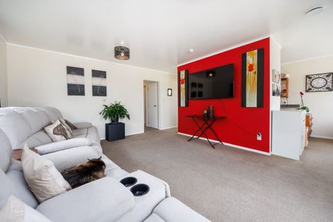 Photo of property in 23 Lydia Place, Kelvin Grove, Palmerston North, 4414