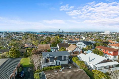 Photo of property in 2/12 Stanley Avenue, Milford, Auckland, 0620
