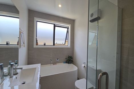 Photo of property in 16 Barn Road, Jacks Point, 9371