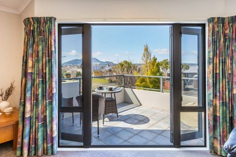 Photo of property in 27 Kinder Street, Acacia Bay, Taupo, 3330