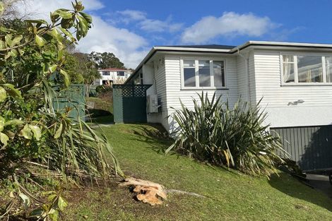 Photo of property in 3 Cecil Road, Tawa, Wellington, 5028