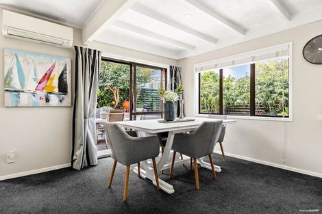 Photo of property in 4 Citation Way, Botany Downs, Auckland, 2010