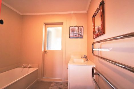 Photo of property in 3 Alexandra Street, Dannevirke, 4930