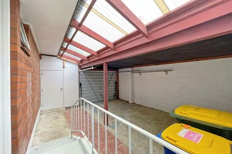Photo of property in 2/82 Moore Street, Hillcrest, Auckland, 0627