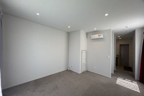 Photo of property in 21 Wharetana Crescent, New Lynn, Auckland, 0600