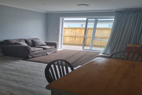 Photo of property in 11 Vogwill Road, Kumeu, 0810