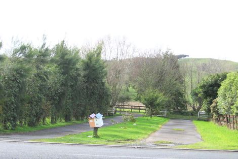 Photo of property in 76 Awaroa Road, Helensville, 0800