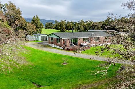 Photo of property in 390 Robertson Road, Harihari, 7884