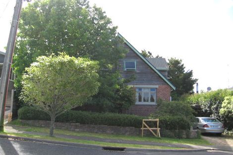 Photo of property in 30 Le Roy Terrace, Birkenhead, Auckland, 0626