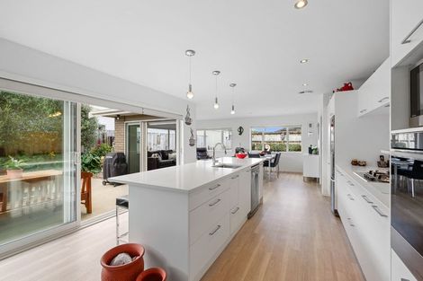 Photo of property in 2 Rayner Way, Glen Avon, New Plymouth, 4312