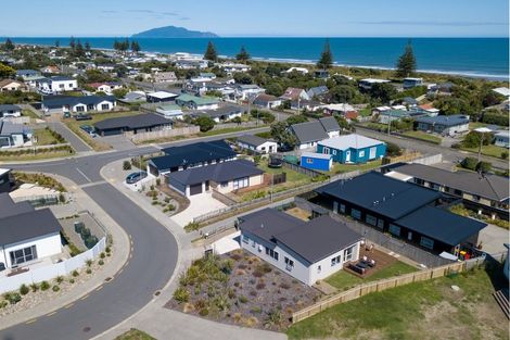 Photo of property in 5 Seagrass Place, Otaki Beach, Otaki, 5512
