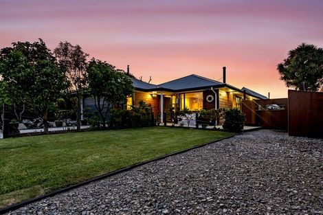 Photo of property in 27 Reserve Road, Waikuku Beach, 7473