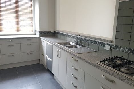 Photo of property in 29 Lincoln Road, Henderson, Auckland, 0610