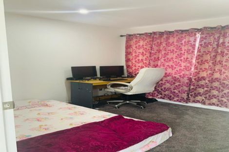 Photo of property in 5 Pinehurst Place, Wattle Downs, Auckland, 2103