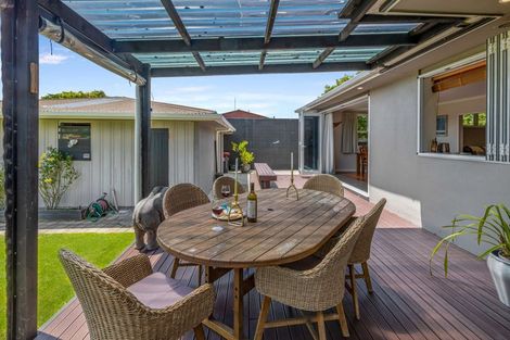 Photo of property in 7 Raglan Avenue, Cloverlea, Palmerston North, 4412