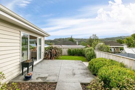Photo of property in 15 Henrietta Maxwell Grove, Wainuiomata, Lower Hutt, 5014