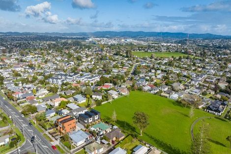 Photo of property in 2/644 Te Atatu Road, Te Atatu Peninsula, Auckland, 0610