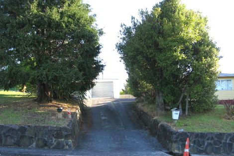 Photo of property in 21 Sunnyside Road, Sunnyvale, Auckland, 0612